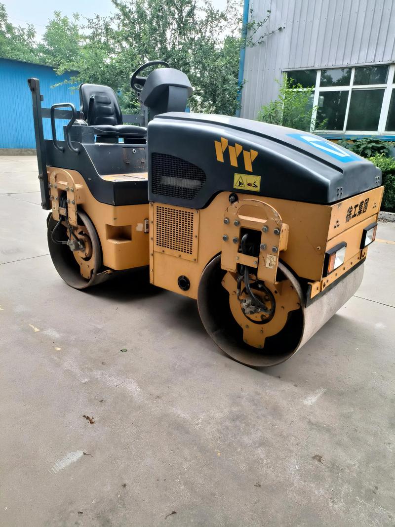 挖掘行业的风向标：揭秘挖掘机销售市场的波动与趋势